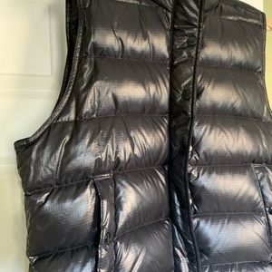 Black J.Crew puffer vest. Great condition. Size XL.